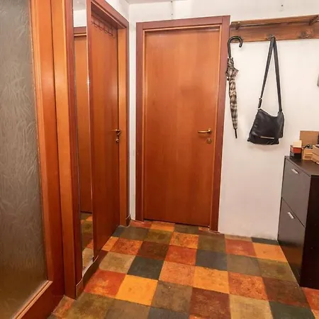 Lively Artistic 1 Bedroom Apartment Sofia